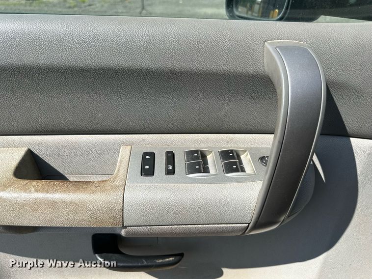 image for item LN9236 2009 Chevrolet Silverado 2500HD  Ext. Cab pickup truck