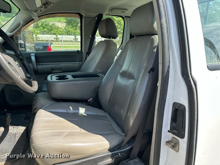 image for item LN9236 2009 Chevrolet Silverado 2500HD  Ext. Cab pickup truck