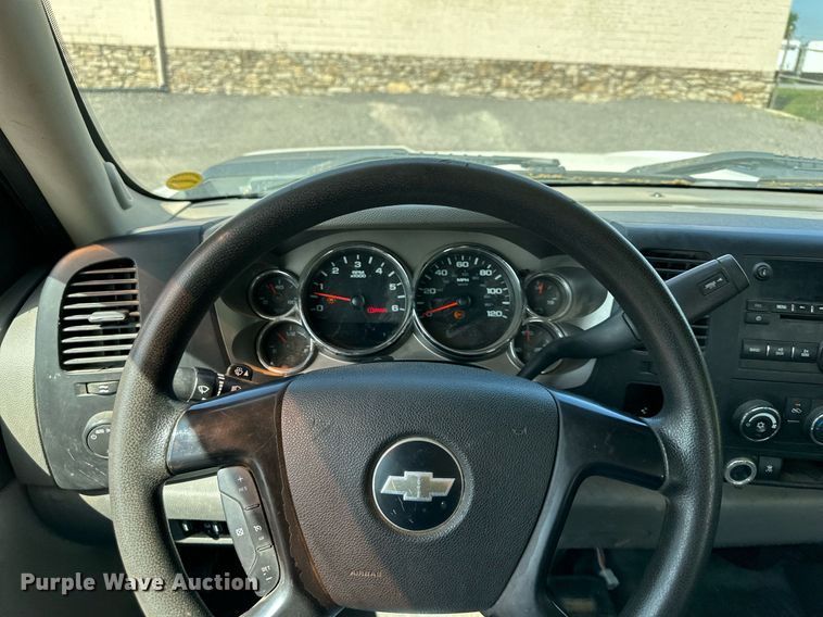 image for item LN9236 2009 Chevrolet Silverado 2500HD  Ext. Cab pickup truck