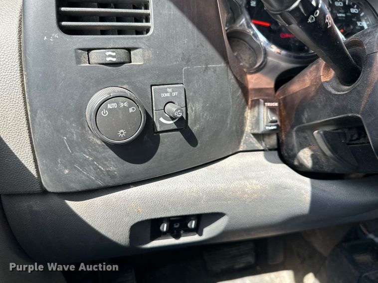 image for item LN9236 2009 Chevrolet Silverado 2500HD  Ext. Cab pickup truck