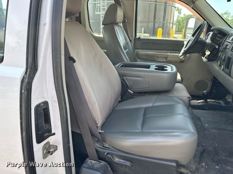 image for item LN9236 2009 Chevrolet Silverado 2500HD  Ext. Cab pickup truck