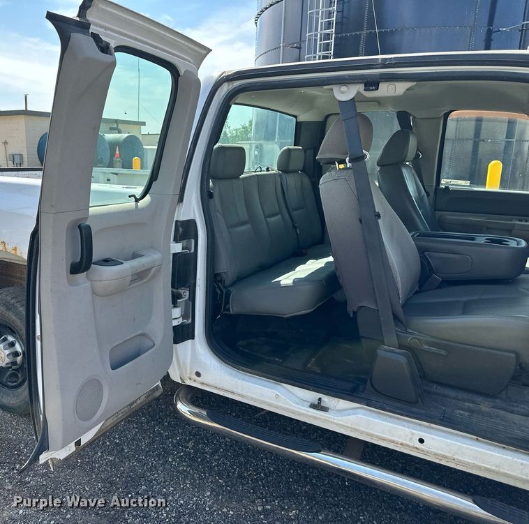 image for item LN9236 2009 Chevrolet Silverado 2500HD  Ext. Cab pickup truck