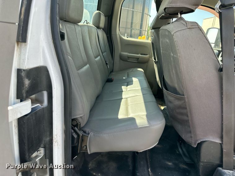 image for item LN9236 2009 Chevrolet Silverado 2500HD  Ext. Cab pickup truck