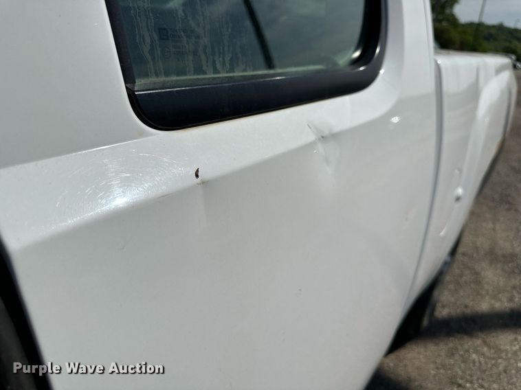 image for item LN9236 2009 Chevrolet Silverado 2500HD  Ext. Cab pickup truck