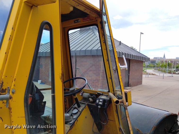 image for item LP9587 Howard H180  broom