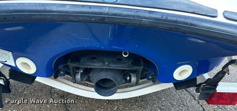 image for item LP9977 Yamaha Wave Runner SUV 1200  personal watercraft