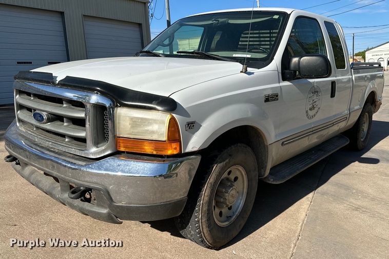 image for item LR9755 1999 Ford F250  Super Duty  SuperCab pickup truck