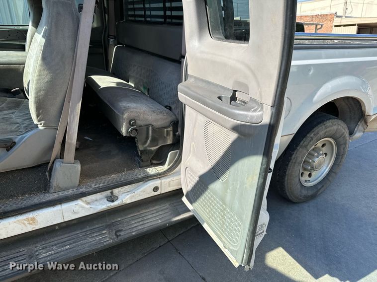 image for item LR9755 1999 Ford F250  Super Duty  SuperCab pickup truck