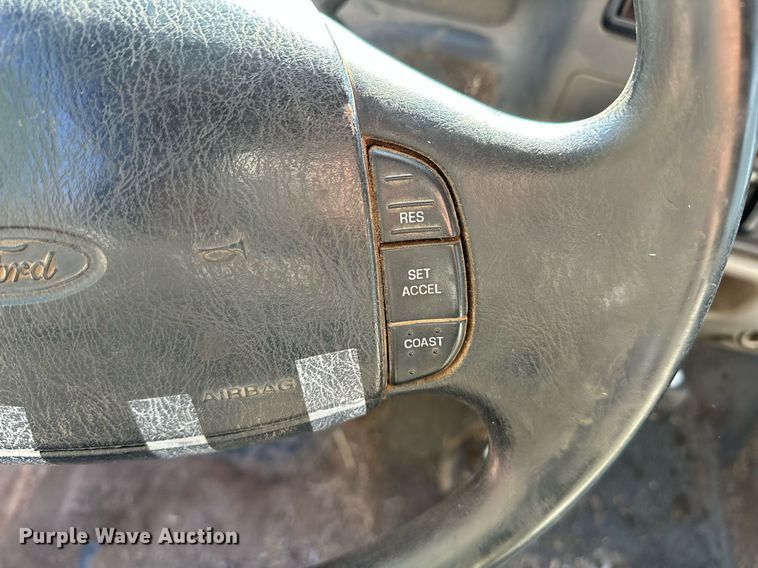 image for item LR9755 1999 Ford F250  Super Duty  SuperCab pickup truck