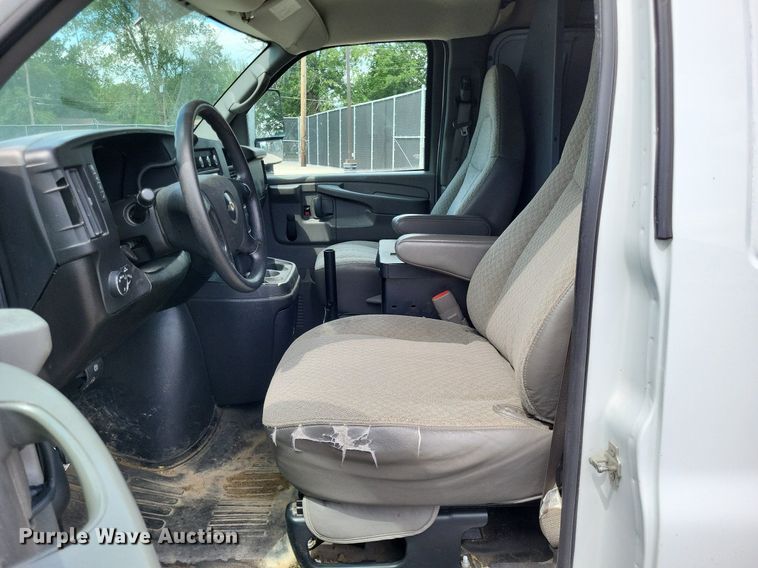 image for item LS9550 2008 Chevrolet Express 2500  van