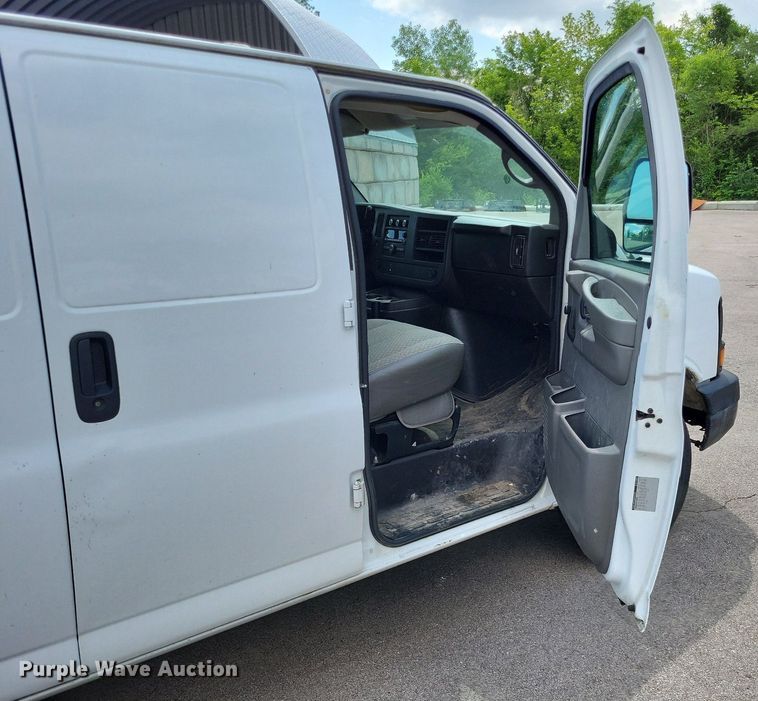 image for item LS9550 2008 Chevrolet Express 2500  van