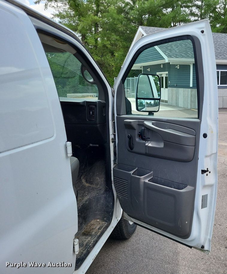 image for item LS9550 2008 Chevrolet Express 2500  van
