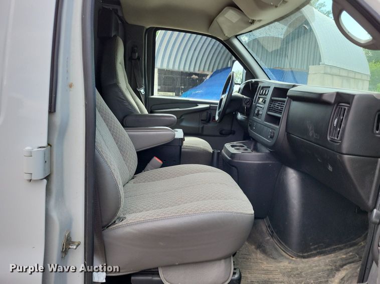 image for item LS9550 2008 Chevrolet Express 2500  van