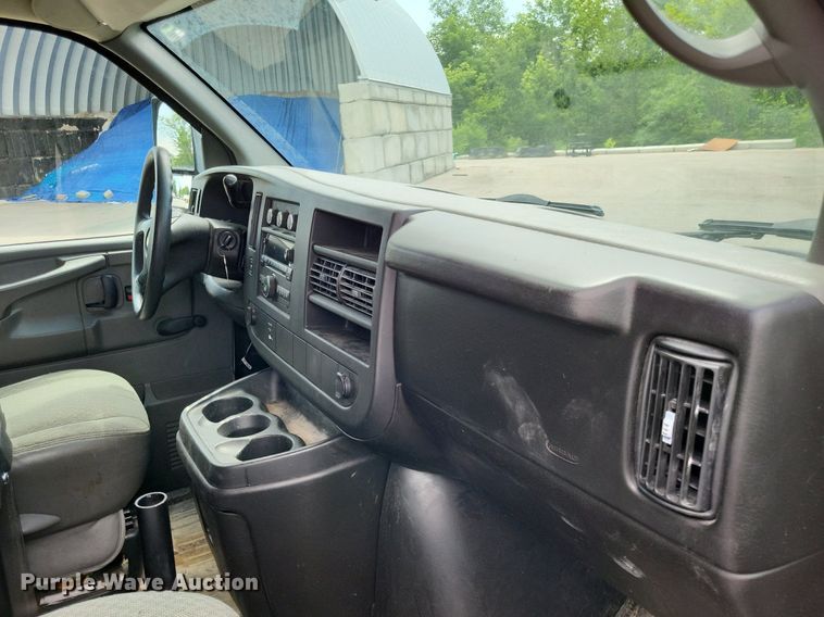 image for item LS9550 2008 Chevrolet Express 2500  van