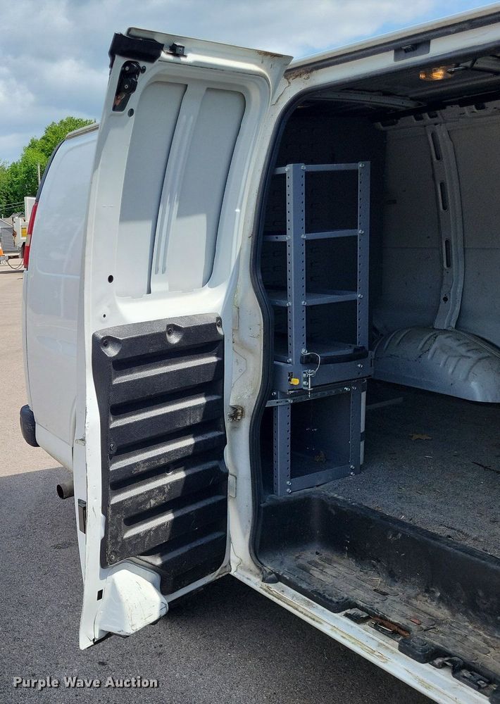 image for item LS9550 2008 Chevrolet Express 2500  van