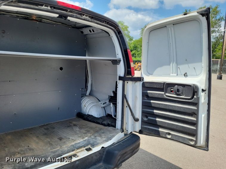 image for item LS9550 2008 Chevrolet Express 2500  van