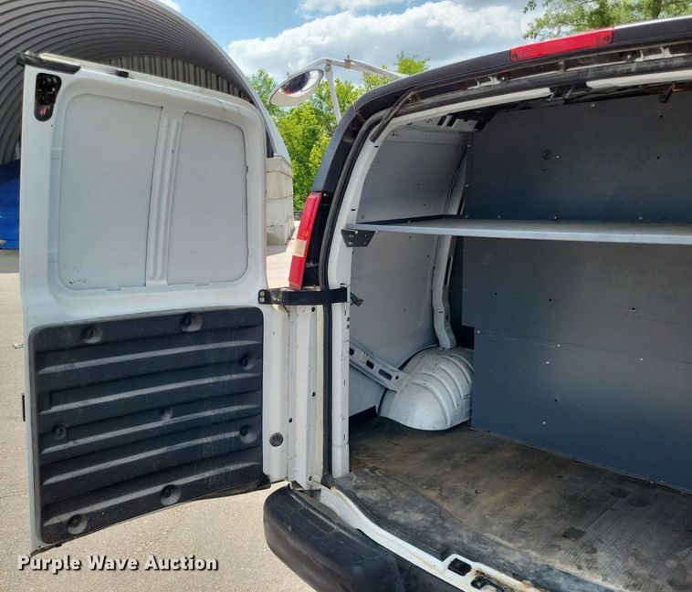 image for item LS9550 2008 Chevrolet Express 2500  van