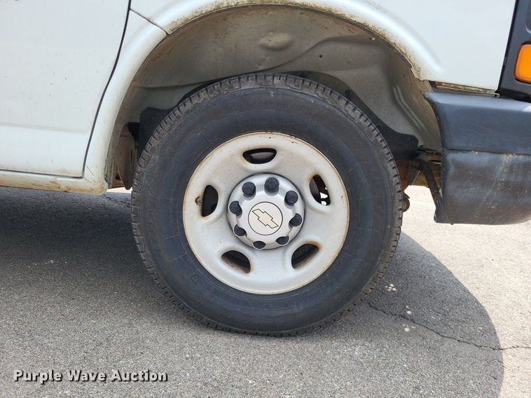 image for item LS9550 2008 Chevrolet Express 2500  van