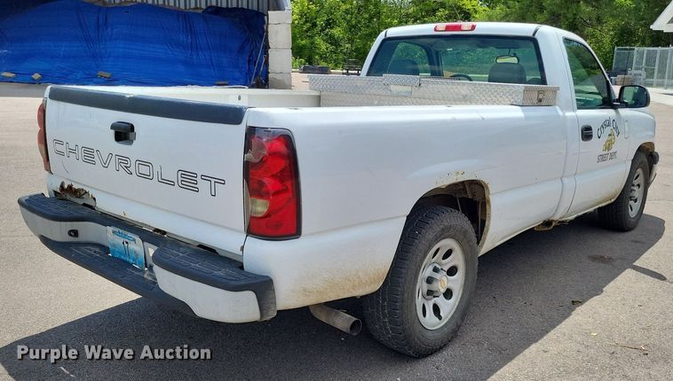 image for item LS9551 2005 Chevrolet Silverado 1500  pickup truck