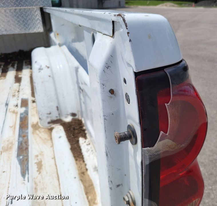 image for item LS9551 2005 Chevrolet Silverado 1500  pickup truck