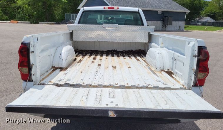 image for item LS9551 2005 Chevrolet Silverado 1500  pickup truck