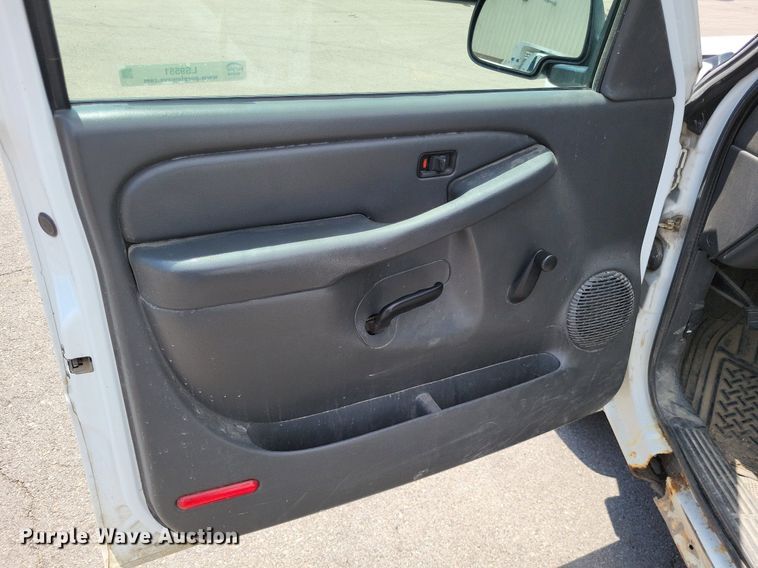 image for item LS9551 2005 Chevrolet Silverado 1500  pickup truck