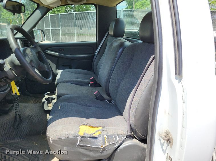 image for item LS9551 2005 Chevrolet Silverado 1500  pickup truck