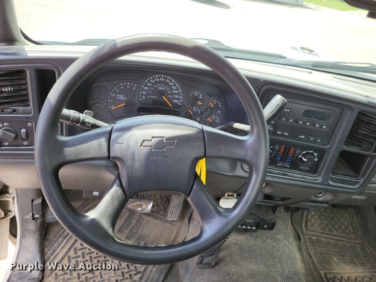 image for item LS9551 2005 Chevrolet Silverado 1500  pickup truck