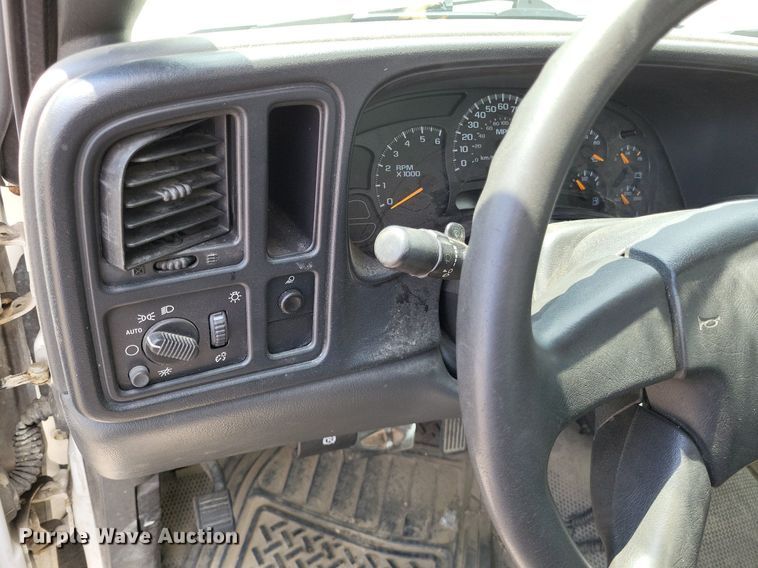 image for item LS9551 2005 Chevrolet Silverado 1500  pickup truck