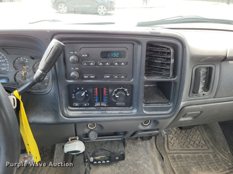 image for item LS9551 2005 Chevrolet Silverado 1500  pickup truck