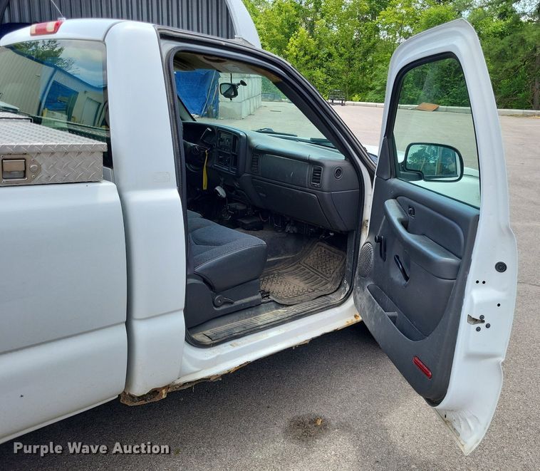 image for item LS9551 2005 Chevrolet Silverado 1500  pickup truck