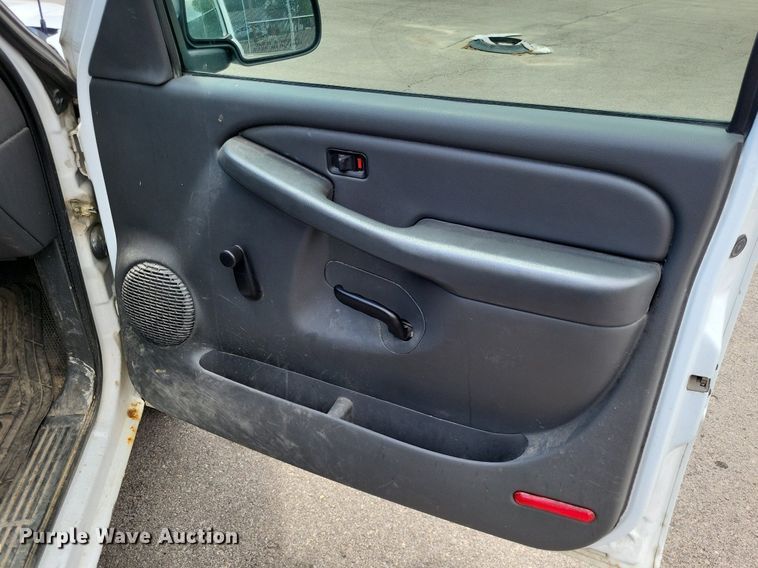 image for item LS9551 2005 Chevrolet Silverado 1500  pickup truck