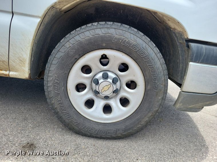 image for item LS9551 2005 Chevrolet Silverado 1500  pickup truck