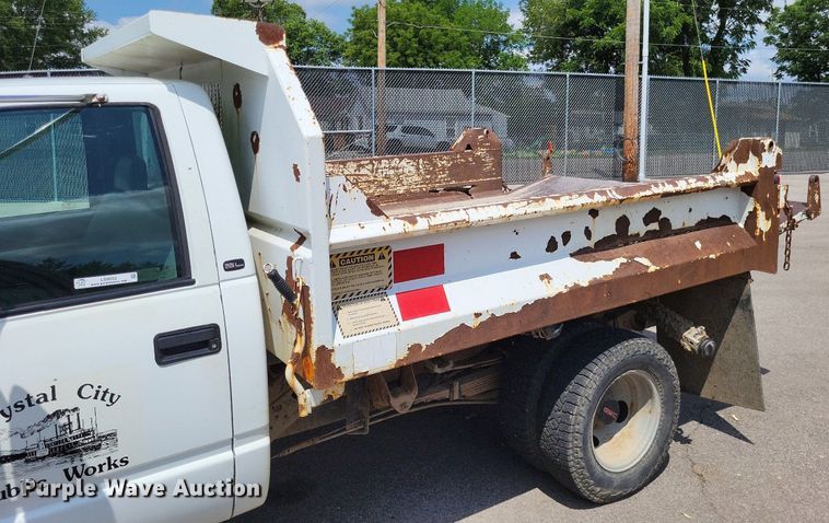 image for item LS9552 1999 GMC Sierra Classic 3500  dump bed pickup truck