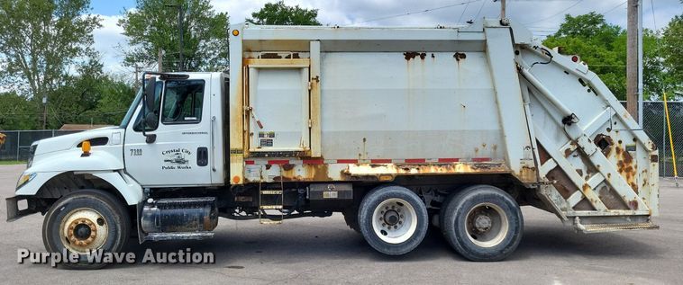 image for item LS9553 2006 International 7300  refuse truck