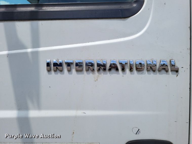 image for item LS9553 2006 International 7300  refuse truck