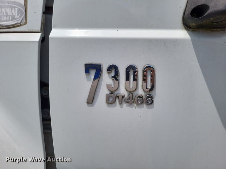 image for item LS9553 2006 International 7300  refuse truck