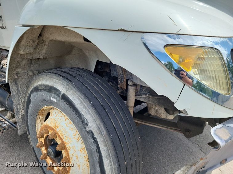 image for item LS9553 2006 International 7300  refuse truck