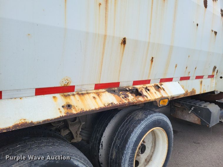 image for item LS9553 2006 International 7300  refuse truck