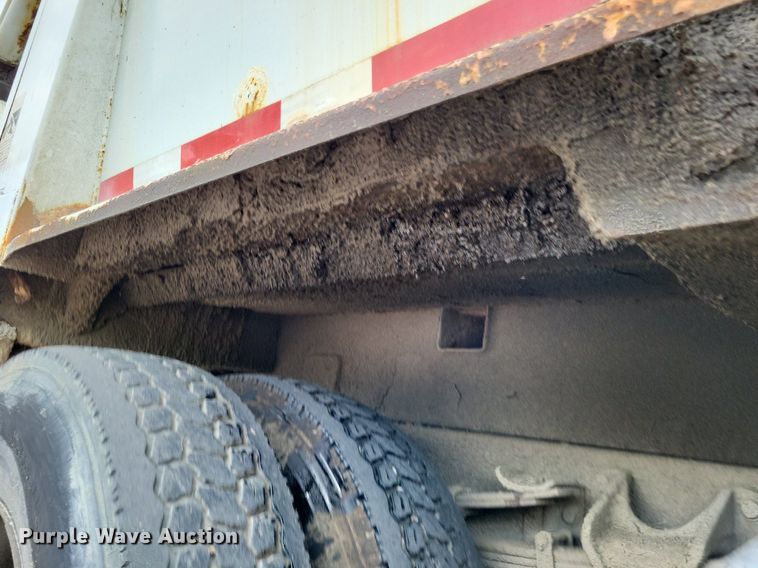 image for item LS9553 2006 International 7300  refuse truck