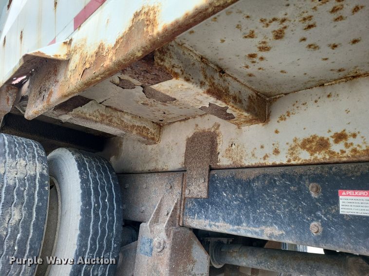 image for item LS9553 2006 International 7300  refuse truck