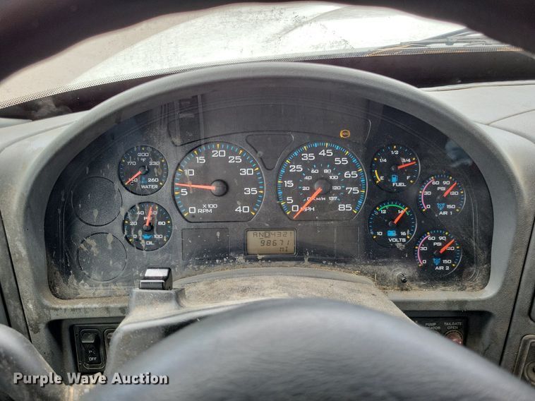 image for item LS9553 2006 International 7300  refuse truck