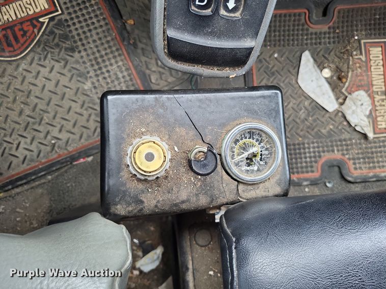 image for item LS9553 2006 International 7300  refuse truck