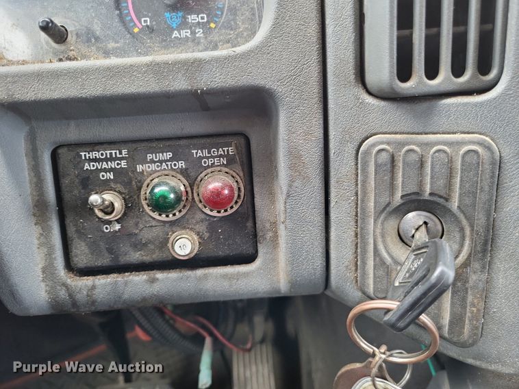 image for item LS9553 2006 International 7300  refuse truck