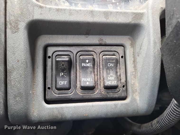 image for item LS9553 2006 International 7300  refuse truck