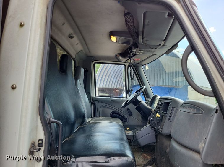 image for item LS9553 2006 International 7300  refuse truck