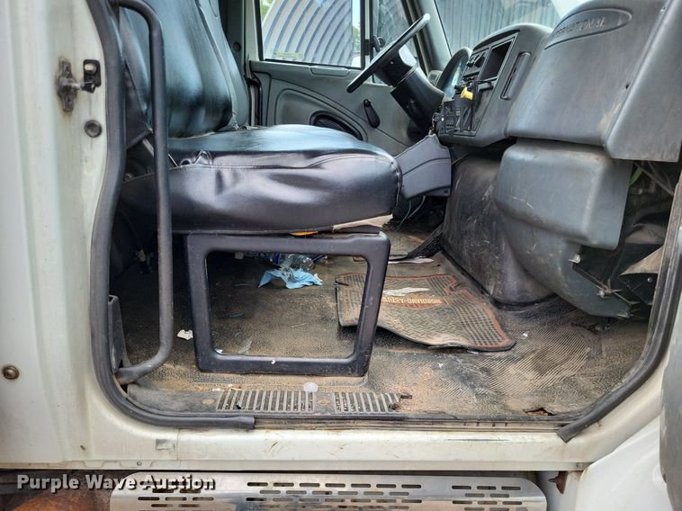 image for item LS9553 2006 International 7300  refuse truck