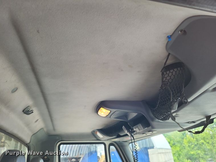 image for item LS9553 2006 International 7300  refuse truck