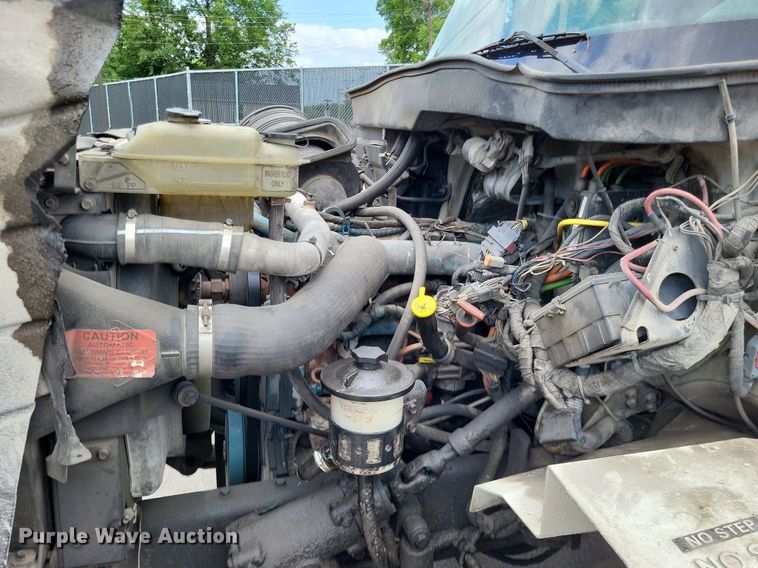 image for item LS9553 2006 International 7300  refuse truck