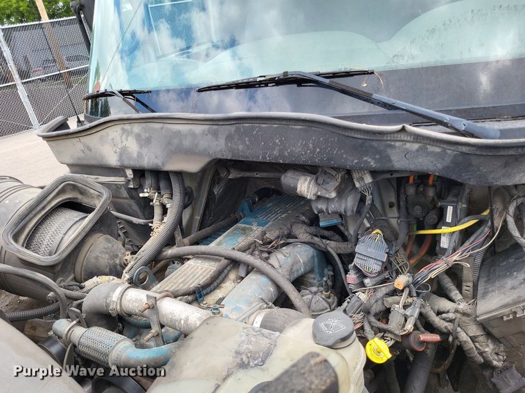 image for item LS9553 2006 International 7300  refuse truck